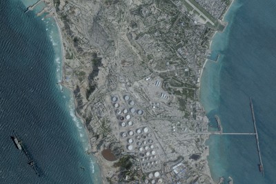 イラン・カーグ島の衛星写真＝Planet Labs PBC提供・ロイター