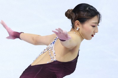 女子フリーで演技する坂本花織＝プラハ・O2アリーナで2026年3月27日、滝川大貴撮影