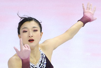 女子フリーで演技する坂本花織＝プラハ・O2アリーナで2026年3月27日、滝川大貴撮影