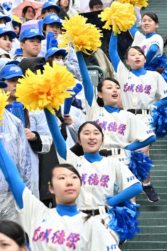 甲子園の新定番? センバツでアルプスに響く「カリスマックス」 [写真