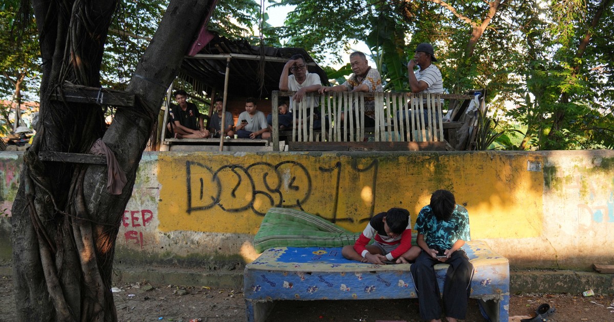 Indonesia starts implementing social media restrictions for children under 16