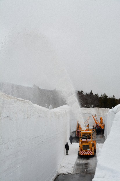 春告げる「雪の回廊」 八甲田で貫通式 ／青森 | 毎日新聞