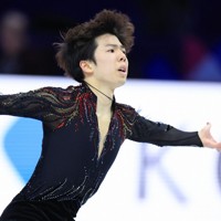 男子フリーで演技する佐藤駿＝プラハ・O2アリーナで2026年3月28日、滝川大貴撮影