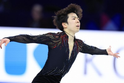 男子フリーで演技する佐藤駿＝プラハ・O2アリーナで2026年3月28日、滝川大貴撮影