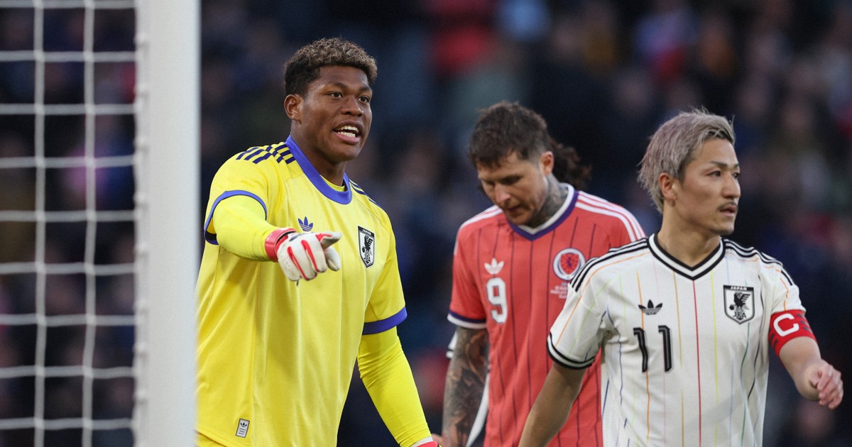 代表復帰のGK鈴木彩艶、左手1本で救う　スコットランド戦