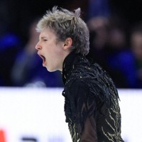 男子フリーの演技を終え雄叫びを上げる米国のイリア・マリニン＝プラハ・O2アリーナで2026年3月28日、滝川大貴撮影