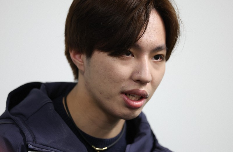 男子フリーから一夜明け、取材に答える三浦佳生＝プラハ・O2アリーナで2026年3月29日、滝川大貴撮影
