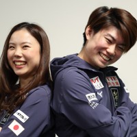 アイスダンスFDから一夜明け、撮影に応じる吉田唄菜、森田真沙也組＝プラハ・O2アリーナで2026年3月29日、滝川大貴撮影