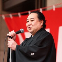 「お練り」後の式典であいさつする中村鴈治郎＝大阪市中央区で2026年3月29日、村田貴司撮影