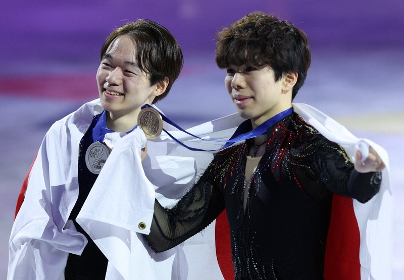 鍵山優真が銀メダル 佐藤駿が銅 フィギュア世界選手権男子フリー [写真
