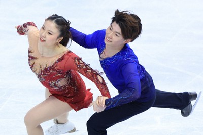 アイスダンスFDで演技する吉田唄菜、森田真沙也組＝プラハ・O2アリーナで2026年3月28日、滝川大貴撮影
