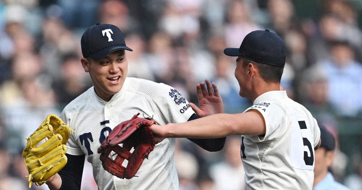 投球練習を行う川本