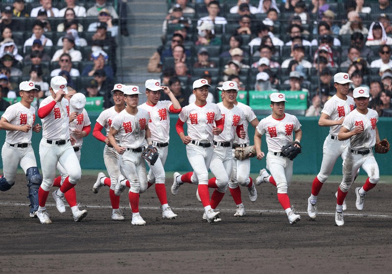 センバツ2026 準決勝 粘りの智弁、夢へ王手 息のむ接戦、スタンドに熱