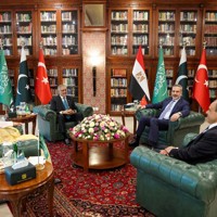米国とイランの戦闘終結に向けて議論するエジプト、サウジアラビア、トルコ、パキスタンの各国外相＝イスラマバードで2026年3月29日（トルコ外務省提供・ロイター）