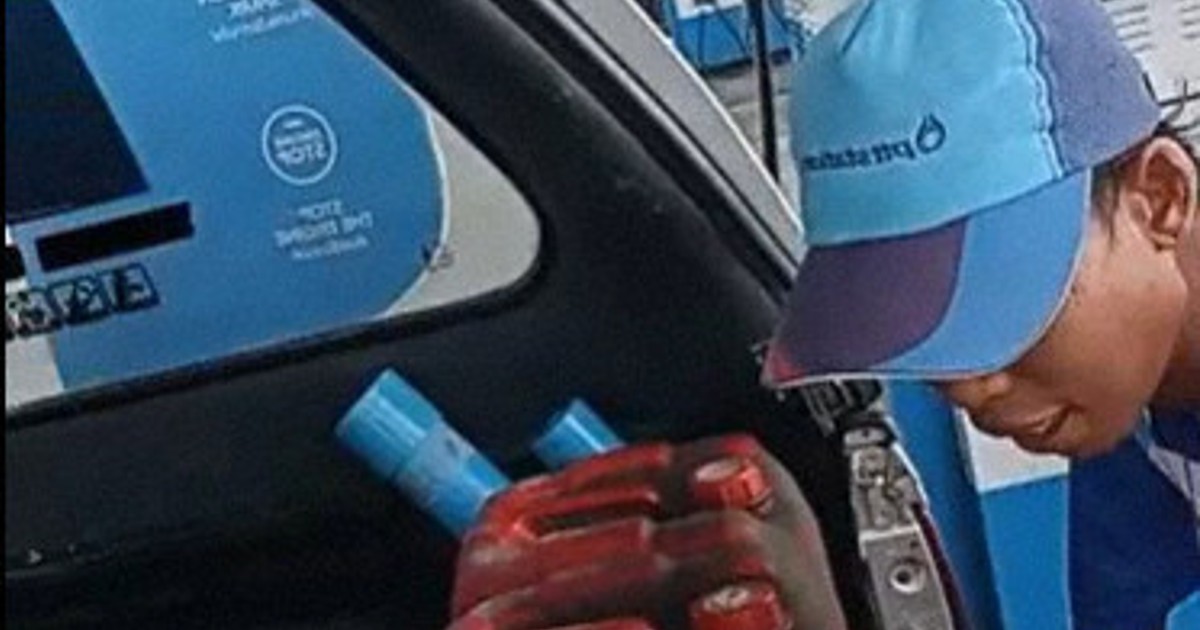 燃料不足のタイに異変　ひつぎ見せて給油　ゾウは「徒歩出勤」