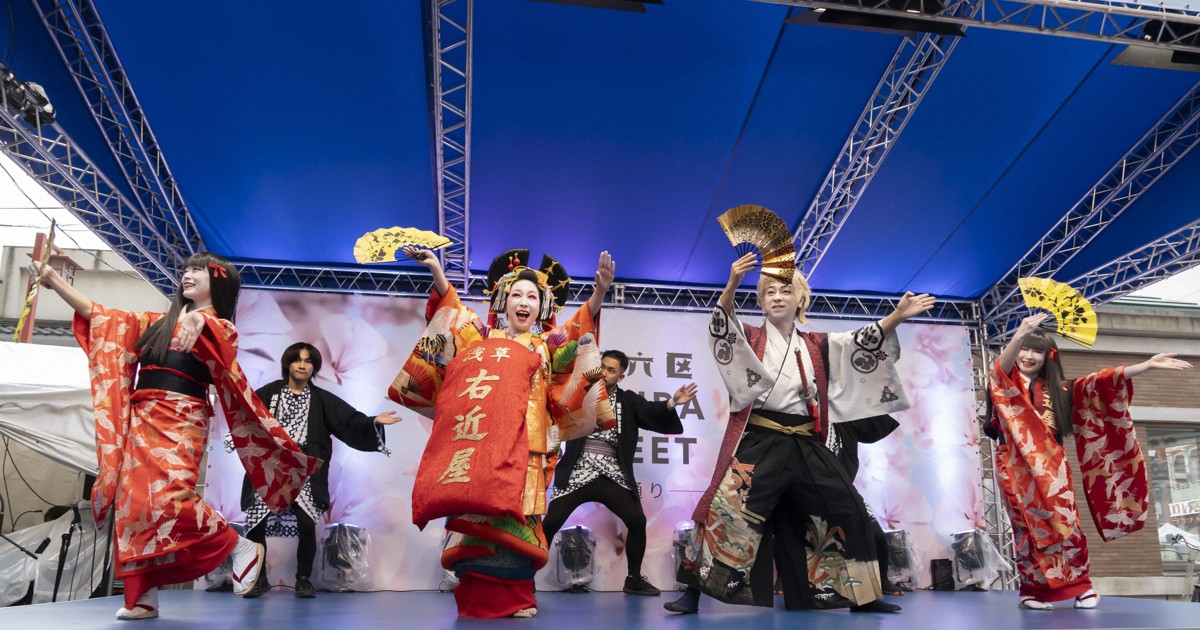 東京・浅草「六区ブロードウェイ」に「桜並木」　4月5日まで