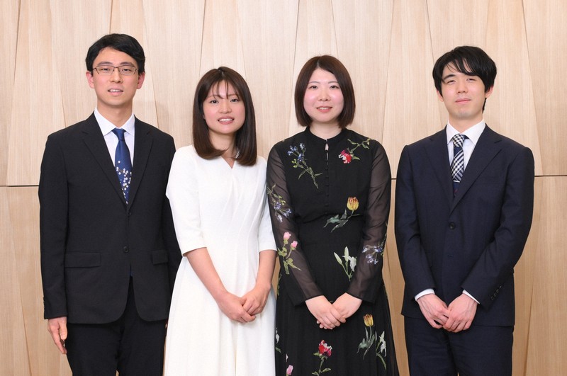 撮影に応じる（左から）一力遼本因坊、藤沢里菜女流本因坊、西山朋佳白玲、藤井聡太名人＝東京都渋谷区で2026年3月3日、内藤絵美撮影