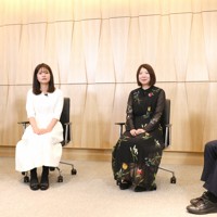 将棋と囲碁の魅力を語り合った（右から）藤井聡太名人、西山朋佳白玲、藤沢里菜女流本因坊、一力遼本因坊＝東京都渋谷区で2026年3月3日、内藤絵美撮影