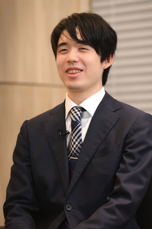 座談会で質問に答える藤井聡太名人＝東京都渋谷区で2026年3月3日、内藤絵美撮影