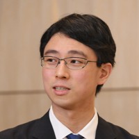 座談会で質問に答える一力遼本因坊＝東京都渋谷区で2026年3月3日、内藤絵美撮影
