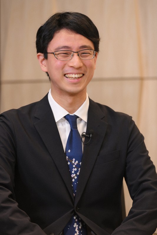 座談会で質問に答える一力遼本因坊＝東京都渋谷区で2026年3月3日、内藤絵美撮影