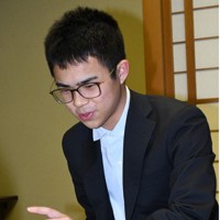一力遼本因坊への挑戦権を獲得し、対局を振り返る福岡航太朗七段＝名古屋市東区で2026年3月30日午後5時36分、最上聡撮影