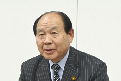 中道改革連合に離党届を提出し、記者会見する福田昭夫元衆院議員＝栃木県庁で31日午後（共同）