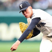 【大阪桐蔭－智弁学園】力投する大阪桐蔭の先発・川本晴大＝阪神甲子園球場で2026年3月31日、前田梨里子撮影