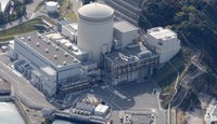 関西電力美浜原発3号機。関電は後継機の建設を検討しており、将来的に公的融資の対象となる可能性がある＝福井県美浜町で2025年11月23日、本社ヘリから西村剛撮影