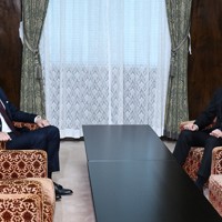 自民党・磯崎仁彦参院国対委員長（右）と立憲民主党・斎藤嘉隆参院国対委員長
