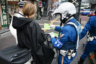 法厳守で命が危険に？　自転車「青切符」、不満の裏に切実な事情