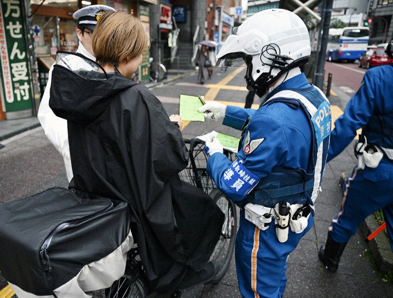 嚴守法規恐危及生命？自行車「藍牌」制度引發不滿背後有苦衷