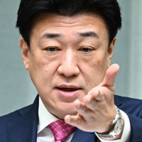 記者会見で質問者を指名する木原稔官房長官＝首相官邸で2026年4月2日午前11時5分、平田明浩撮影