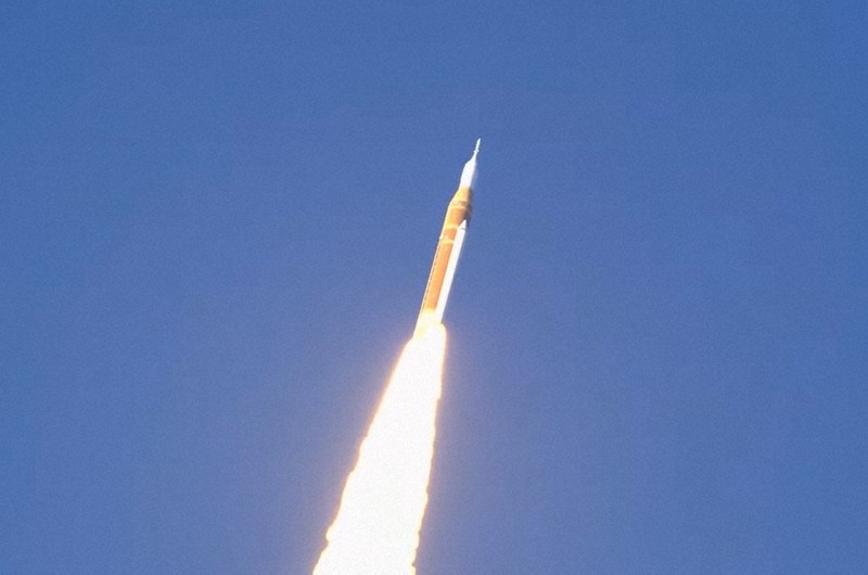 月裏側到達は7日、トイレ不具合も復旧　「クルーは非常に元気」