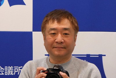 高齢者に特化した写真撮影を続ける北川雅也さん＝長浜市高田町で2026年3月18日午前11時28分、長谷川隆広撮影