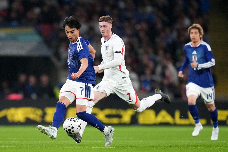 6さいからのニュース：サッカー 日本がイングランドにかつ | 毎日新聞