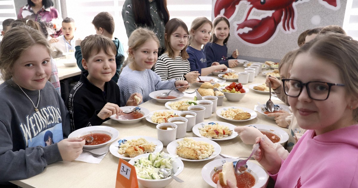 日本、ウクライナに給食の調理機材供与　「とてもおいしい」