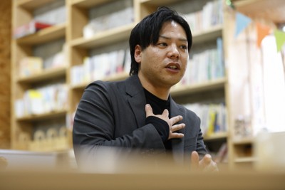 兄の山本寛大さんが亡くなった当時を振り返る航平さん＝福岡市東区で2026年3月9日午後4時29分、川畑岳志撮影
