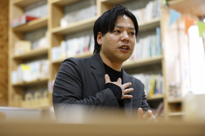 兄の山本寛大さんが亡くなった当時を振り返る航平さん＝福岡市東区で2026年3月9日午後4時29分、川畑岳志撮影