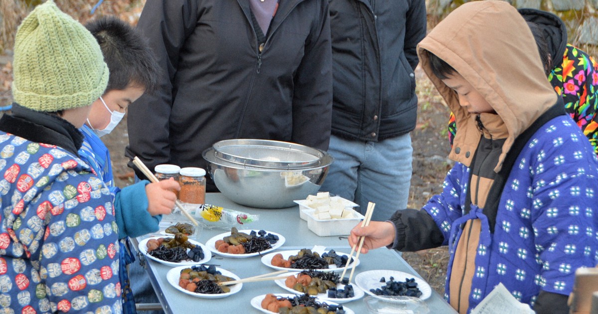春を感じながら、はんてん姿でこたつに　民俗行事「おひながゆ」