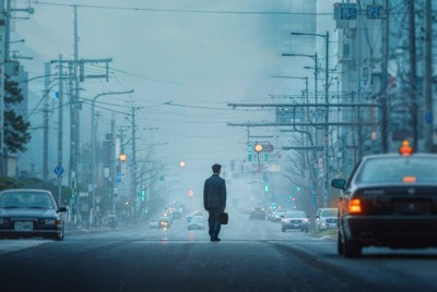真相・新聞現場：年輕人「笑著」縱火襲擊街友，背後原因為何？