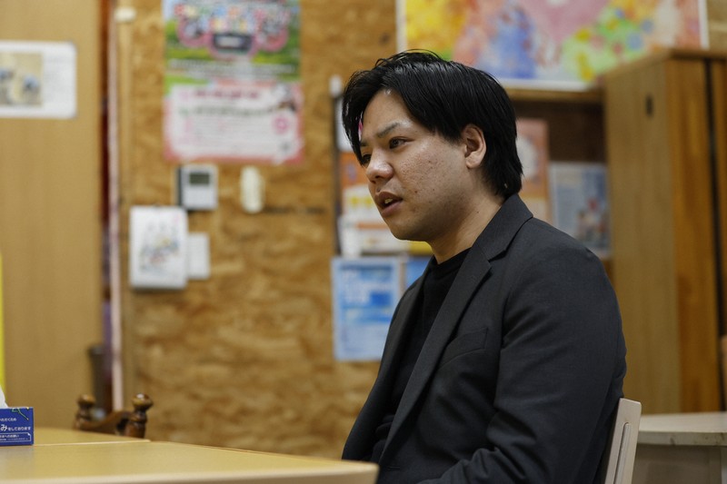 兄の山本寛大さんが亡くなった当時を振り返る航平さん＝福岡市東区で2026年3月9日午後3時39分、川畑岳志撮影
