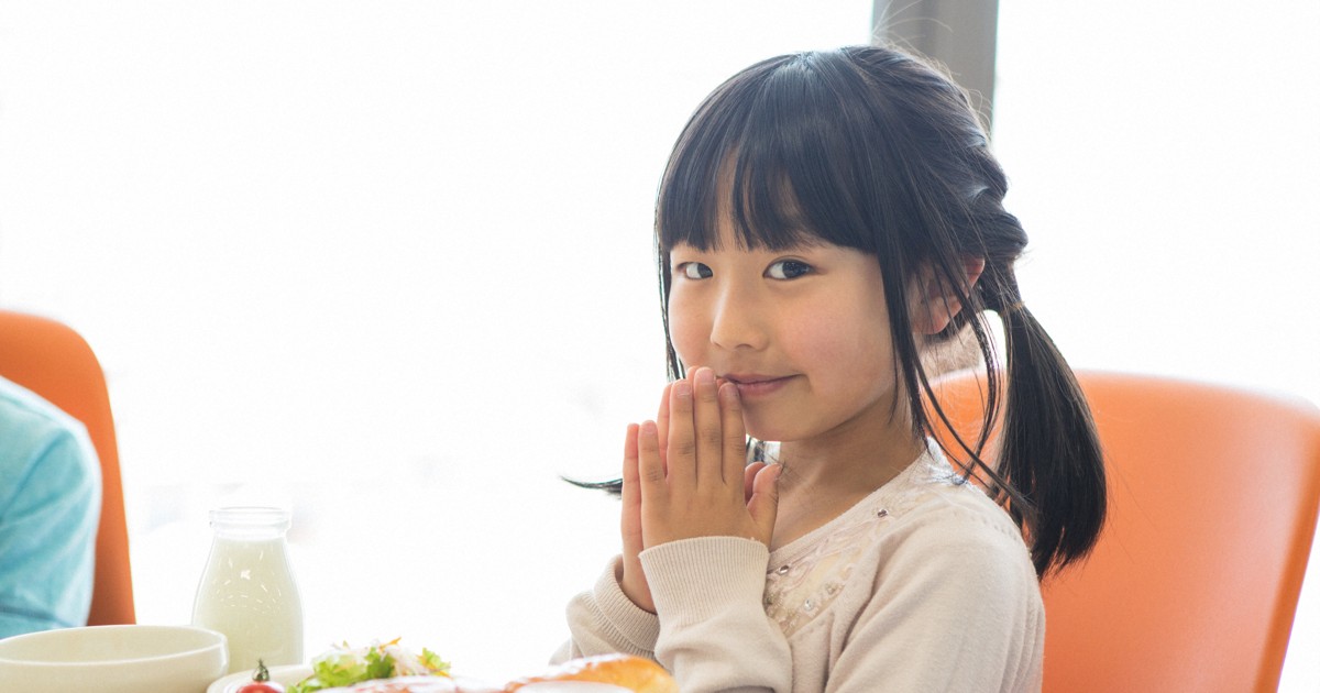 給食の時間は、子どもにとって楽しい食育の場であってほしい（写真はイメージ）＝ゲッティ