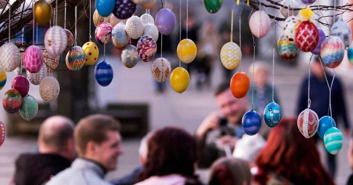 Easter eggs can be dyed and still eaten. Just follow these tips to make sure it's safe