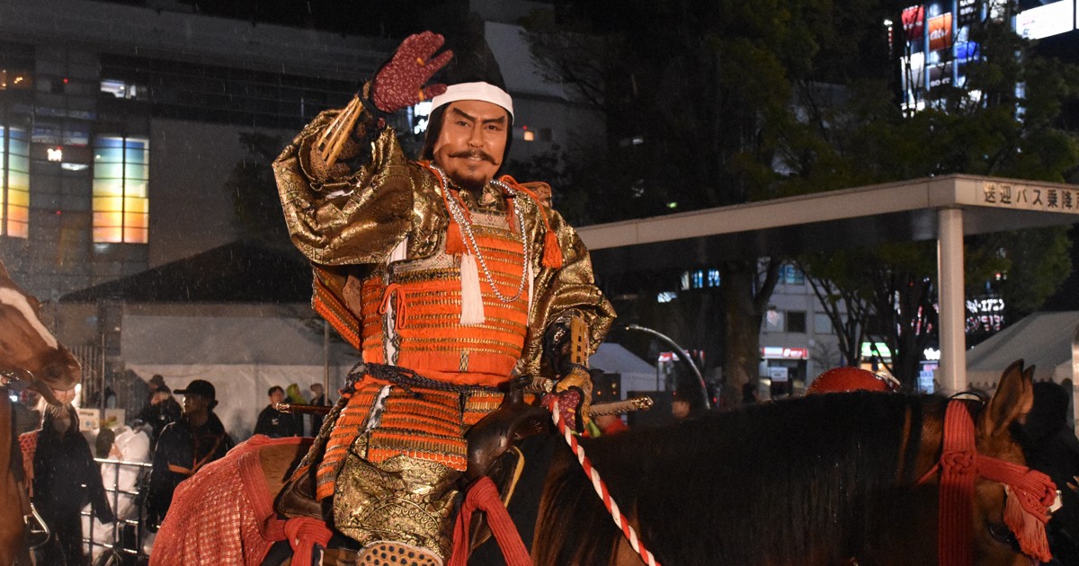 信玄公祭りに市川右団次さん親子　武者行列1000人超と練り歩き