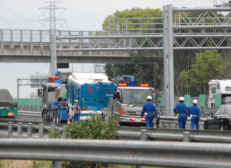 常磐道で奈良県警機動隊乗るバス横転　6日に天皇ご一家福島訪問