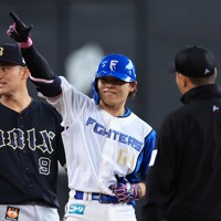 ファイターズが4連勝、万波の3ランなどで終盤に得点重ねる 日本ハムvs