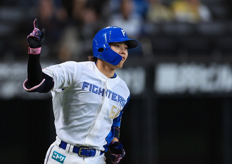 ファイターズが4連勝、万波の3ランなどで終盤に得点重ねる 日本ハムvs