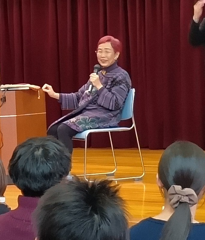 介護保険制度の重要性と改定の問題点を話す上野千鶴子さん＝鳥取市用瀬町で2026年3月15日、阿部浩之撮影