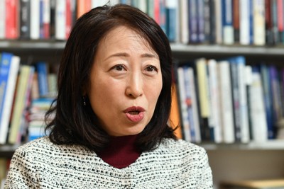 インタビューに答える上智大の三浦まり教授＝東京都千代田区で2026年1月22日、宮本明登撮影